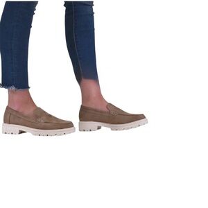 NWT Journee Collection Womens Erika Loafer Almond Toe Slip On Flats Size 7.5